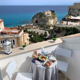 B&B Island Tropea -Sea View Rooms & Suites-