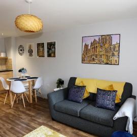 Private George Hudson Court Apartments close to city walls, hotel in York