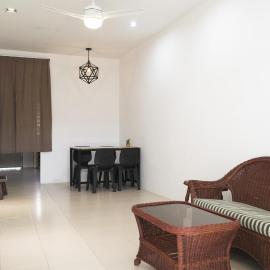 Cozy, Modern, Air Cond Gambang Water Park Homestay -- The Pigeon Guest House, hotel in Kampong Pohoi