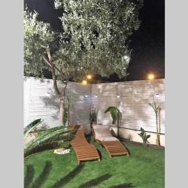 Chill out ground floor apartm +private garden+WIFI、レタマルのホテル