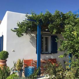 Cycladic houses in rural surrounding 3, hotel i Tholária
