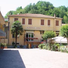 Varese Ligure में, होटल Albergo Amici