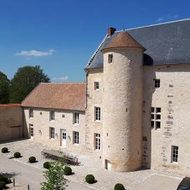 Ferme du Château, хотел в Anthenay