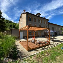 Il Noccioletto, hotel Mombaruzzóban