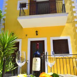Dourios Ippos Apartments, хотел в Frikes