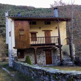 Casa Rural El Llao Y Los Fresnos, hotel in Murias de Paredes