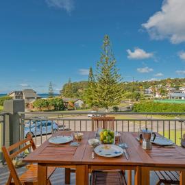 Sea Views Apartment - Onemana Apartment, hotel in Opoutere