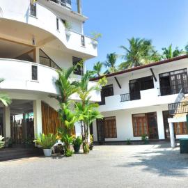 Green Shadows Beach Hotel, хотел в Калутара