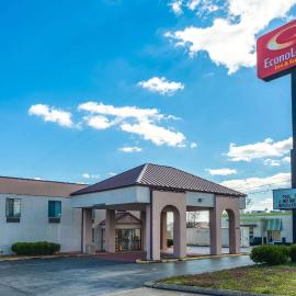 Econo Lodge & Suites Clarksville near Governors Square Mall