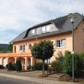 Landhaus Goeres, hotel in Briedel
