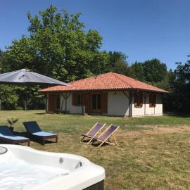 Spa et détente au cœur de la forêt des Landes - 3 étoiles, hotel em Luglon