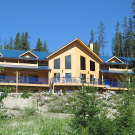 Glenogle Mountain Lodge, хотел в Голдън