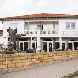 Hotel Restaurant Artemis, hotel a Weisenheim am Berg