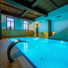 Kasprowy, hotel u gradu Mužasihle