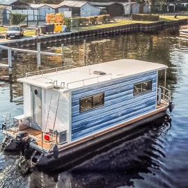 Stunning Ship In Hennigsdorf With Lake View, hotel v destinaci Hennigsdorf