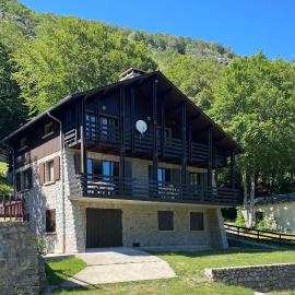 Chalet au Mont-Lozère - Chantegrive, hotel u gradu Pourcharesses