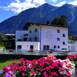 Landhaus Ambachhof, hotel a Oetz