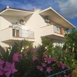 Seaview Saravari Studios, hotel em Áyios Aléxandros