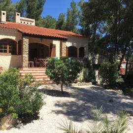 Villa provençale – grand jardin - 2 chambres, hotel in Bandol