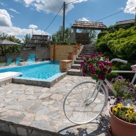 Neva Apartments, hotell sihtkohas Mokra Gora