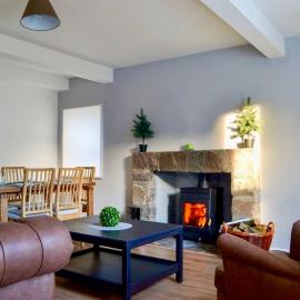 The Coolins cottage with wood burner, hotel a Strathcarron