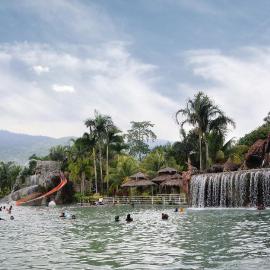 Hotel Felda Residence Hot Springs, hotel em Sungkai