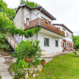 GuestHost - Como Lake Cosy Flat with Garden and Parking