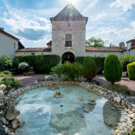 Logis Hotel Le Prince Noir, hotel u gradu 'Sérignac-sur-Garonne'