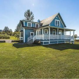 North House - Lovely Lac-Brome 3 Bedroom Lakefront Cottage – hotel w mieście Lac-Brome