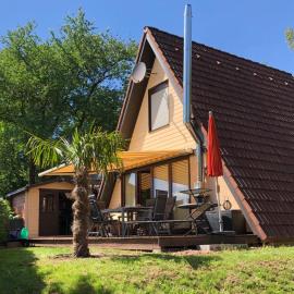 Natur Pur - Waldurlaub im Tiny House, hotelli kohteessa Ronshausen