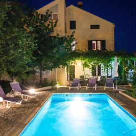 Apartments Villa Roza, hotel in Mokošica