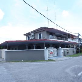 WARNI 48 Whole Or Room, hotelli kohteessa Muar