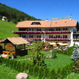 Hotel Pausa, hotelli kohteessa Montagna