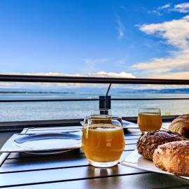 Auszeit Apartment LAKESIDE mit Privatstrand, hotel in Friedrichshafen