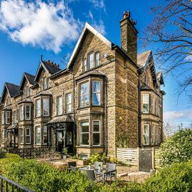 Fountains Guest House - Harrogate Stays with FREE PARKING, hotel u gradu Harogejt