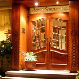 Landhotel Sonneneck - Hotel & Apartments, hotel em Breuna