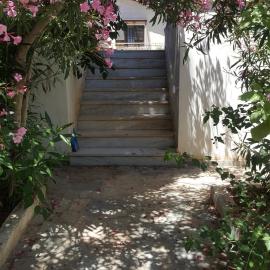 Joan's airport apartment, hotel i Artemida