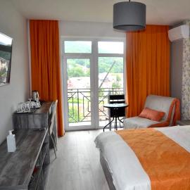 Village apartments Polyana, hotel in Polyana