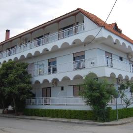 Giorgos Apartments Square