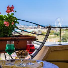 Hotel River fronte mare con piscina, готель у Ріміні