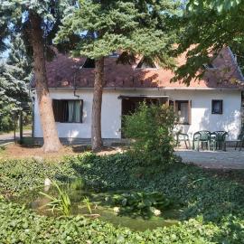 Erdő szélén Házikó Gyenesdiás, hotel in Gyenesdiás