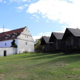 tvrz Holešice Orlická přehrada - Chaty, hotel in Kamenice