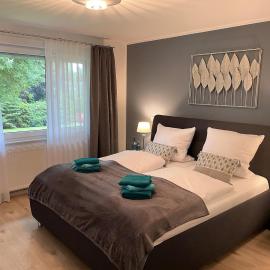 Luxus-FeWo Eagle direkt am Golfplatz mit Garage und Terrasse, hotel in Wiesmoor