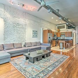 Walk to Dtwn Distilleries: Nulu Art District Loft