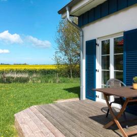 Holiday Home Strelasund by Interhome, hotel in Altefähr