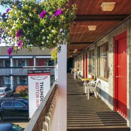Thunderbird Motor Inn: Duncan şehrinde bir otel