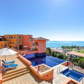 Martinique Whitsunday Resort, hotel in Airlie Beach