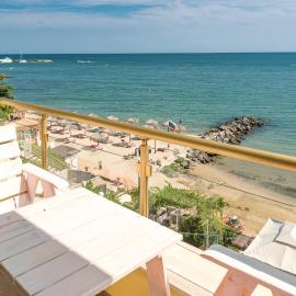 Iris Beach Hotel, hotel v Svetlom Vlase
