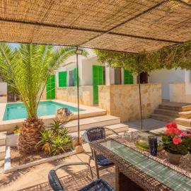 Villa Es Pinar – hotel w mieście Santanyi