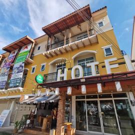 Baan URT Suratthani Airport Hotel, hotel di Suratthani